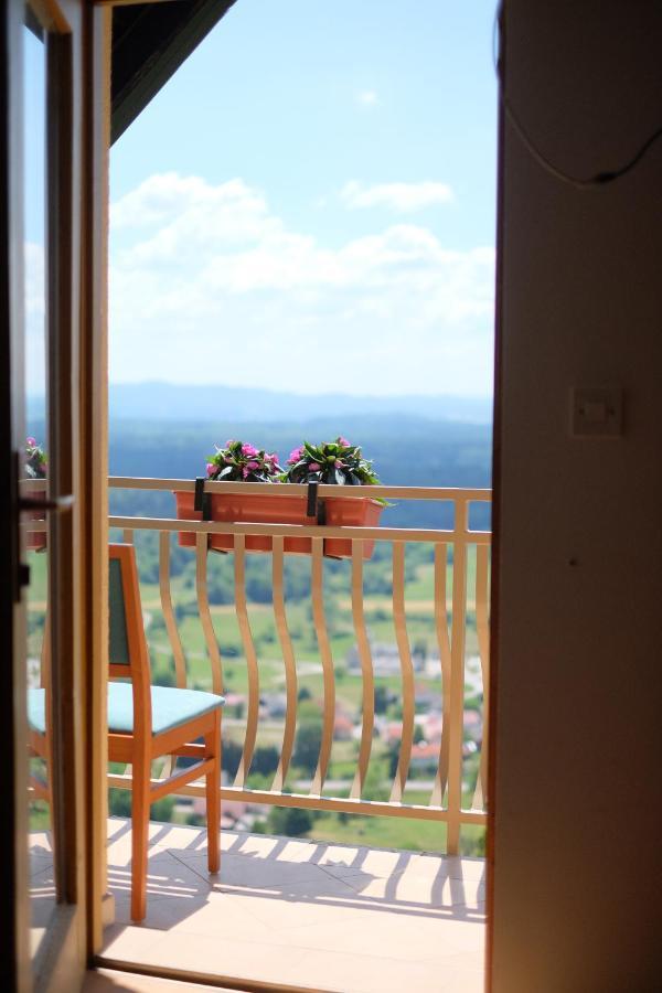 Zidanica-Vineyard Cottage Jakse Semic Luaran gambar